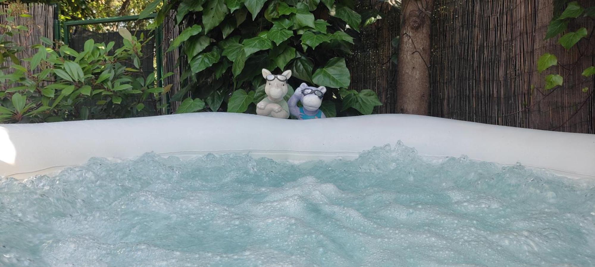 Joli Studio Climatise Avec Jacuzzi Prive Et Entree Independante Fréjus 外观 照片